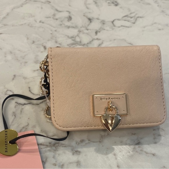 Juicy Couture Beige Card Holder with Gold Heart Accent NWT - Picture 2 of 4